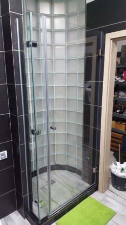 Referencie sklenený sprchový kút